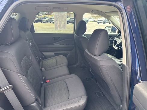 Used 2025 Nissan Pathfinder SV FWD image 11