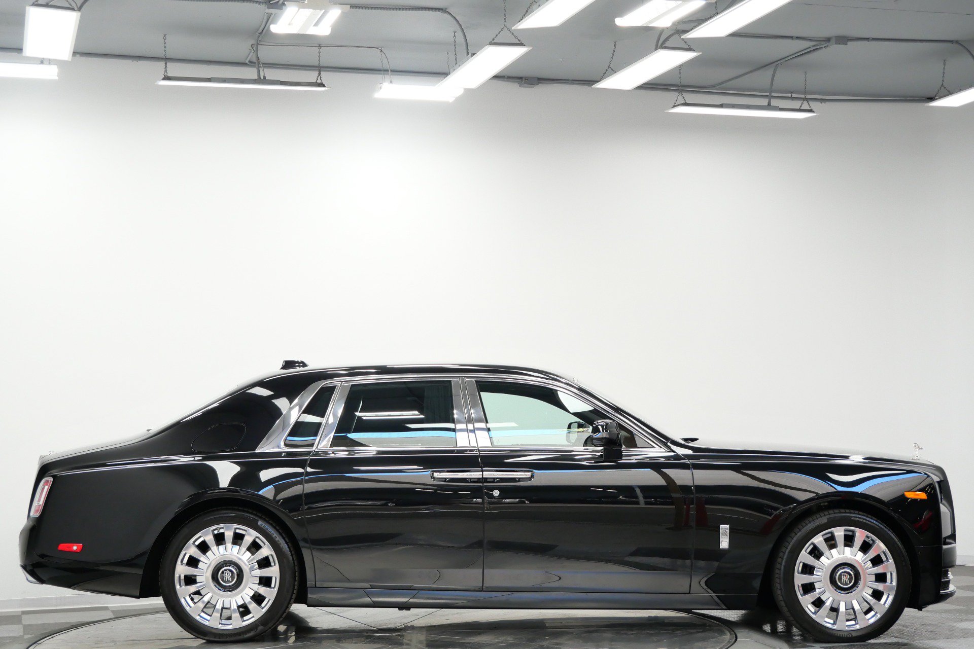 Used 2019 Rolls-Royce Phantom Sedan RWD image 58