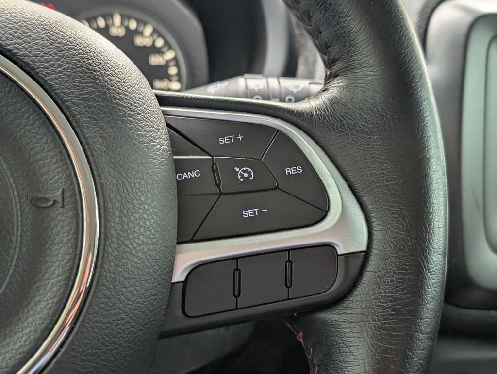 Used 2019 Jeep Renegade Trailhawk AWD/4WD image 23