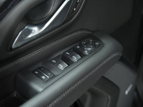 Used 2024 GMC Yukon Denali w/ Advanced Technology Package image 30