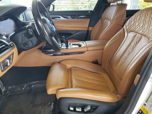 Used 2022 BMW 750i xDrive w/ M Sport Package AWD/4WD image 18