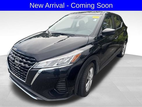 Used 2023 Nissan Kicks S FWD image 2