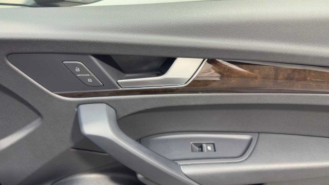 Used 2018 Audi Q5 2.0T Premium AWD/4WD image 14