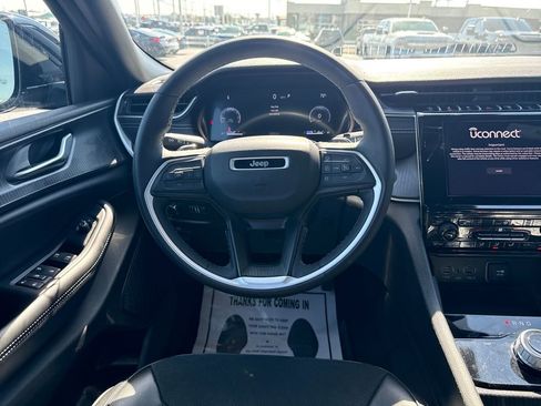 Used 2024 Jeep Grand Cherokee L Laredo image 17