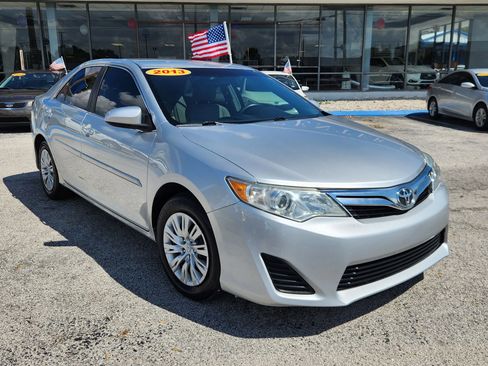 Used 2013 Toyota Camry LE image 2
