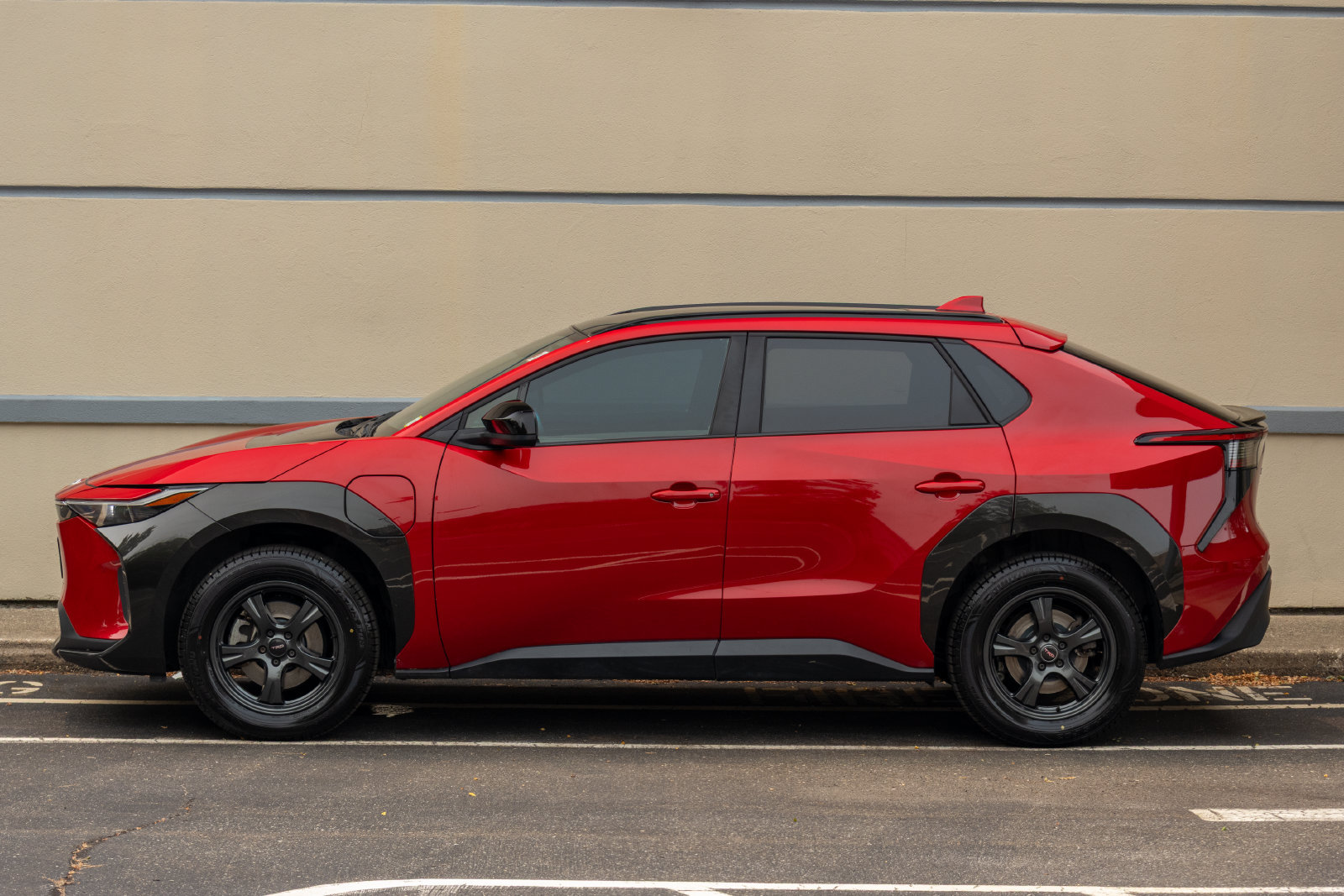 Used 2024 Toyota bZ4X AWD w/ Weather Package image 4