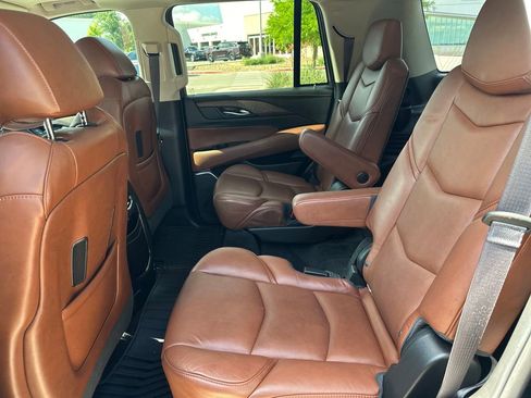 Used 2017 Cadillac Escalade Premium Luxury RWD image 32