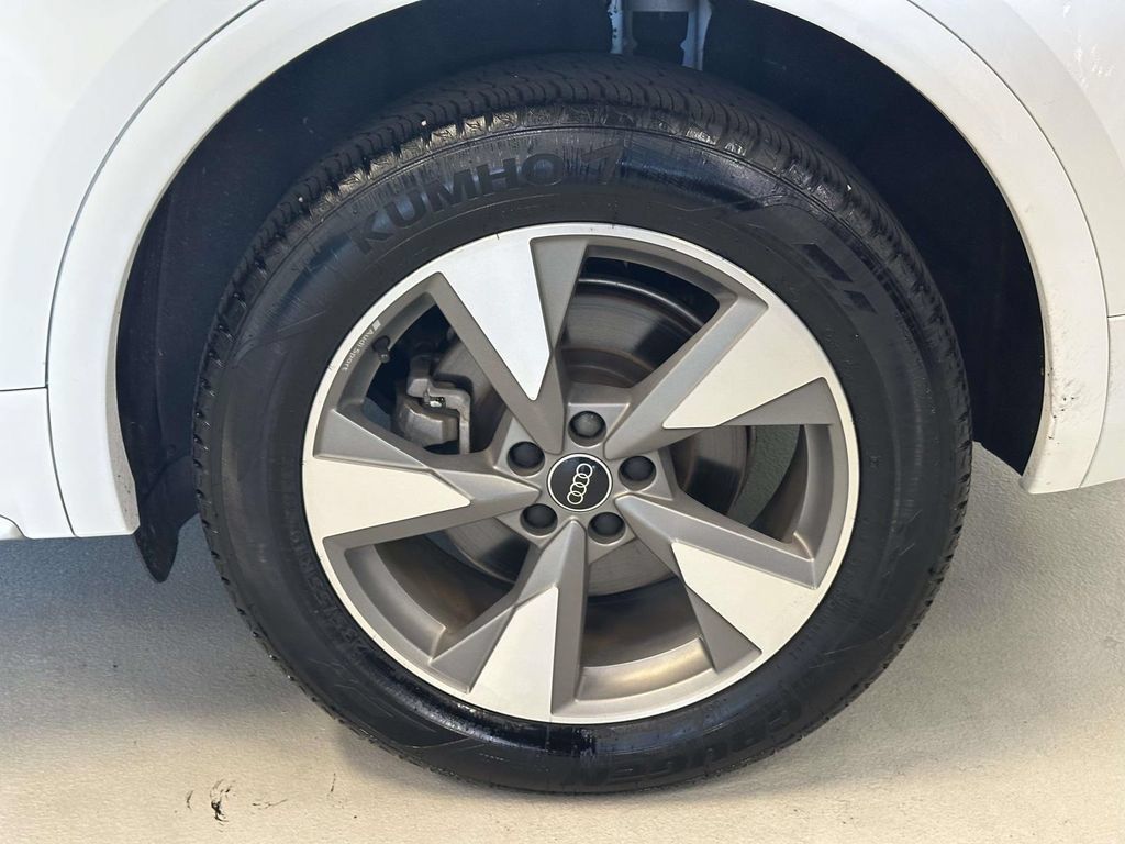 Used 2023 Audi Q5 Premium w/ Convenience Package AWD/4WD image 7