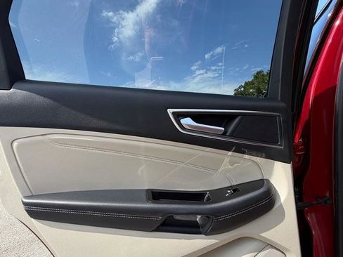 Used 2018 Ford Edge Titanium w/ Equipment Group 302A FWD image 11