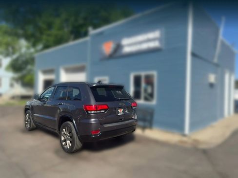 Used 2016 Jeep Grand Cherokee Limited 75th Anniversary AWD/4WD image 5