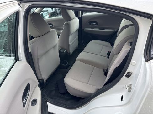 Used 2018 Honda HR-V LX image 7