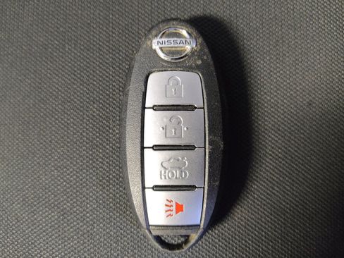 Used 2021 Nissan Versa SV image 32