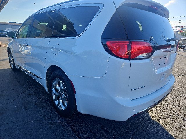 Used 2018 Chrysler Pacifica Limited FWD image 4
