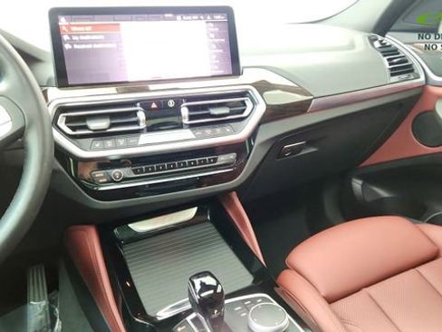 Used 2025 BMW X4 xDrive30i AWD/4WD image 46