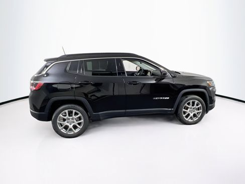 Used 2022 Jeep Compass Latitude image 4