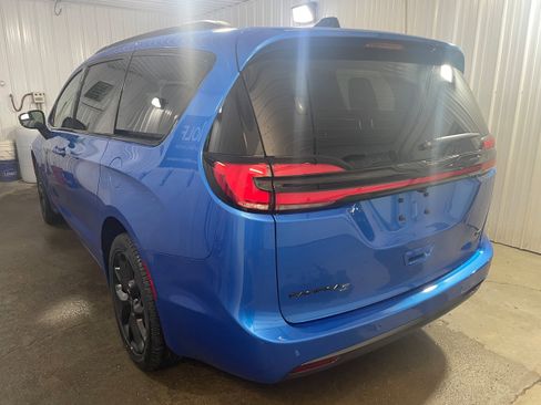 New 2026 Chrysler Pacifica Select image 5