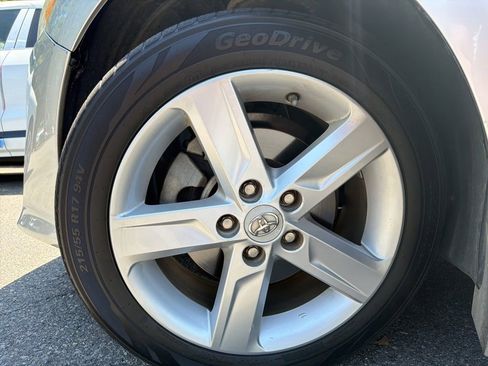 Used 2013 Toyota Camry SE FWD image 12
