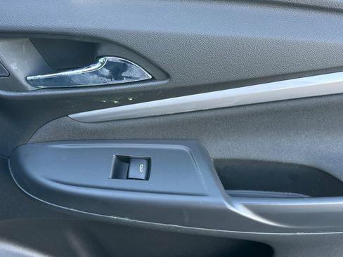 Used 2022 Chevrolet Bolt EUV LT w/ Comfort Package image 22