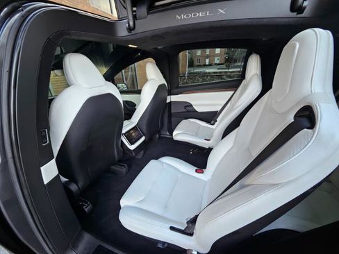 Used 2022 Tesla Model X image 61