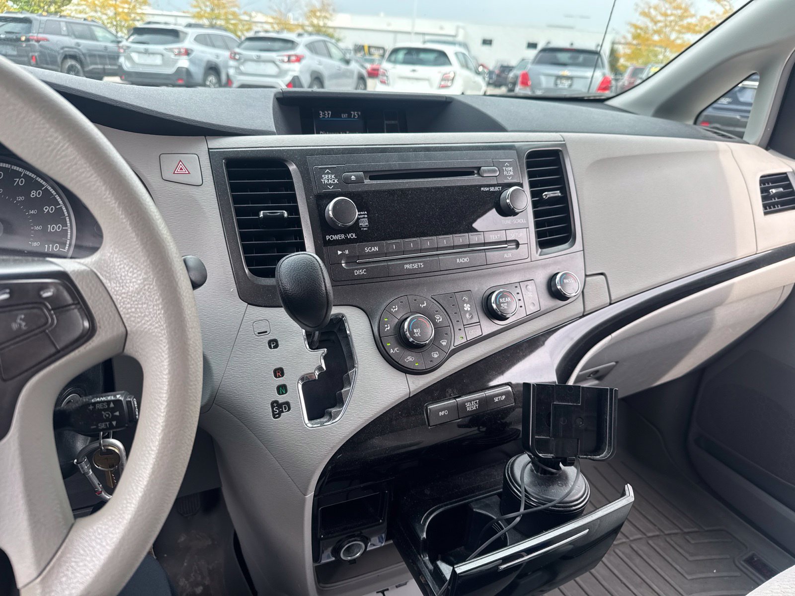 Used 2012 Toyota Sienna LE w/ Towing Pkg AWD/4WD image 28