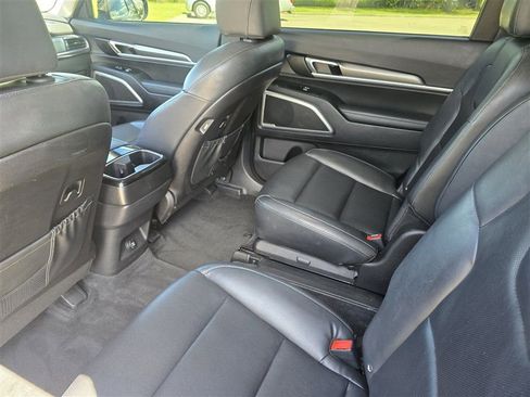 Used 2022 Kia Telluride S image 17