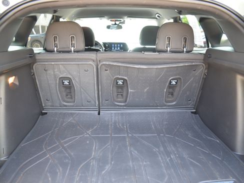 Used 2024 Chevrolet Trax RS FWD image 47