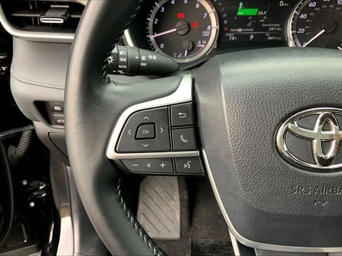 Certified 2023 Toyota Highlander XLE image 22