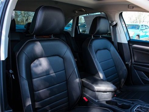 Used 2024 Volkswagen Jetta SE image 30