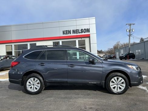 Used 2017 Subaru Outback 2.5i Premium image 14