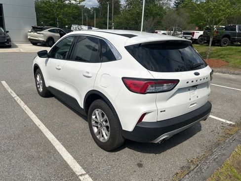 Certified 2022 Ford Escape SE w/ Cold Weather Package AWD/4WD image 3