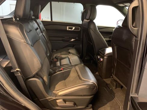 Used 2022 Ford Explorer ST w/ ST Street Pack image 17