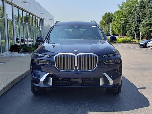 New 2026 BMW X7 xDrive40i w/ Premium Package image 2
