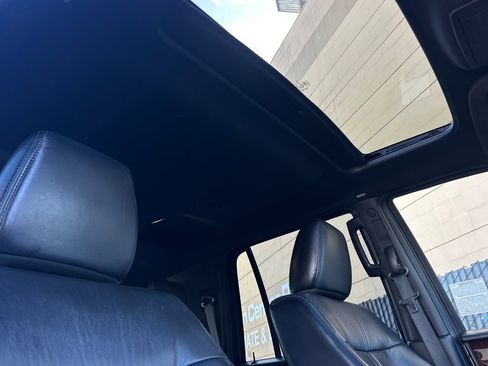 Used 2016 Lincoln Navigator Select image 17