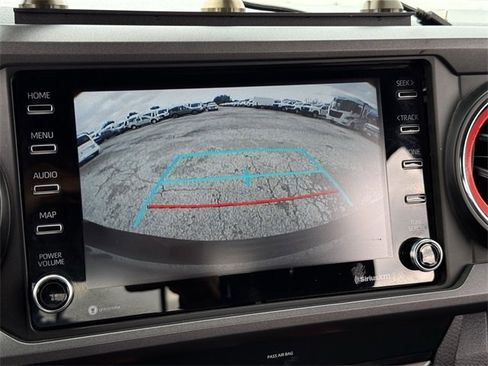 Used 2020 Toyota Tacoma TRD Sport w/ Technology Package image 17