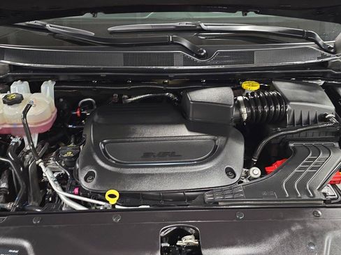 Used 2025 Chrysler Pacifica Select FWD image 28