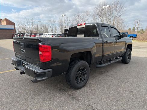 Used 2018 Chevrolet Silverado 1500 LT w/ Midnight Edition image 9