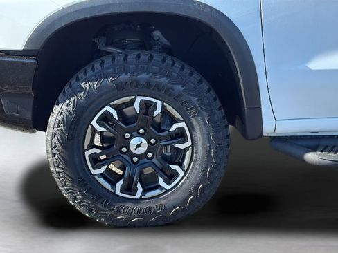 Used 2023 Chevrolet Silverado 1500 ZR2 AWD/4WD image 9