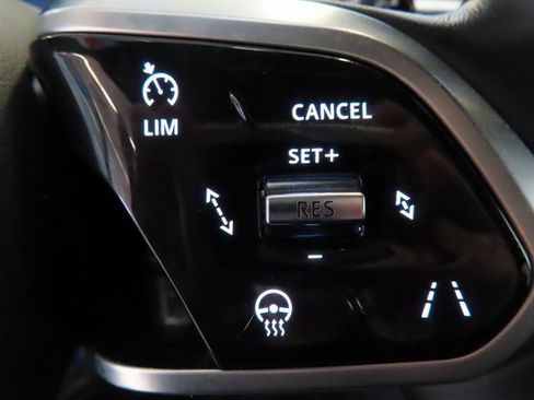 Used 2024 Jaguar F-PACE R-Dynamic S image 23