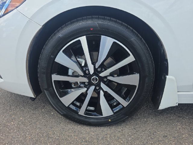 Used 2023 Nissan Sentra SV w/ SV Premium Package FWD image 10