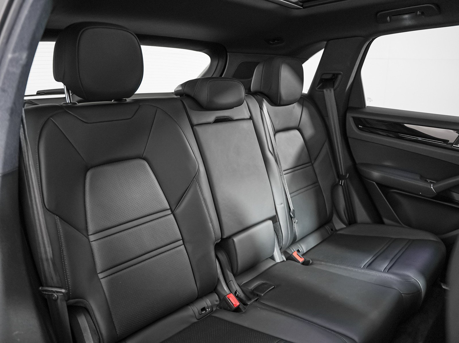 Certified 2023 Porsche Cayenne AWD/4WD image 6
