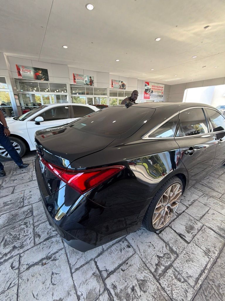 Used 2022 Toyota Avalon XLE w/ Moonroof Package FWD image 9
