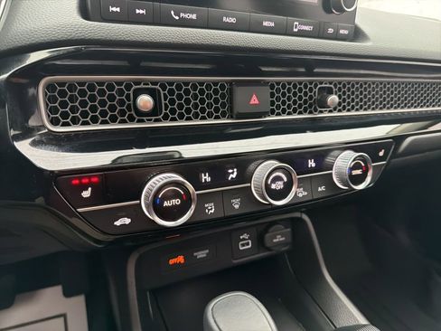 Certified 2024 Honda Civic EX-L image 32