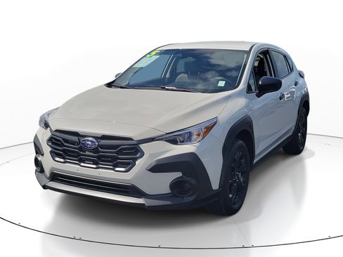 Used 2025 Subaru Crosstrek 2.0i image 2