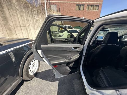 Used 2022 Ford Escape SEL w/ Technology Package image 11