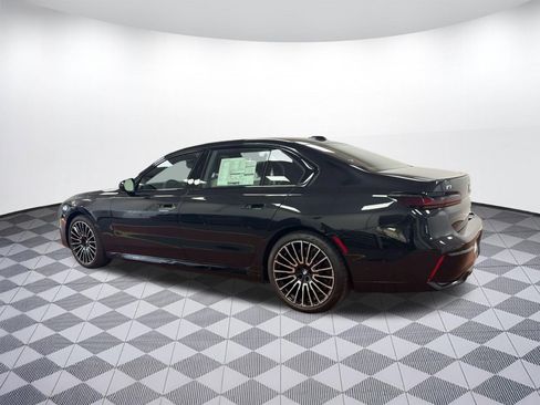 Used 2026 BMW i7 eDrive50 w/ Executive Package image 3