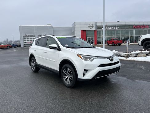 Used 2018 Toyota RAV4 XLE image 1