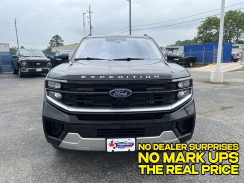 Used 2025 Ford Expedition Platinum AWD/4WD image 8