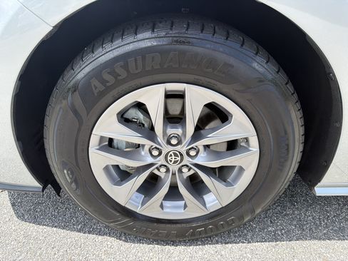Certified 2022 Toyota Sienna LE FWD image 21