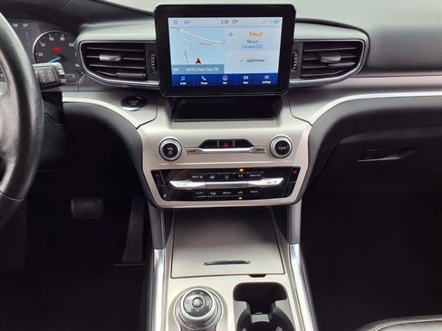 Certified 2022 Ford Explorer XLT w/ Equipment Group 202A image 15