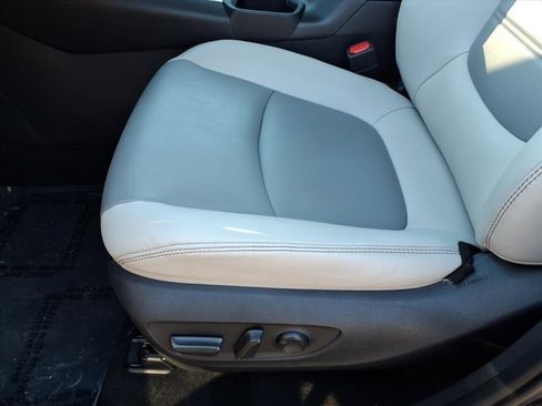 Used 2023 Toyota RAV4 XLE Premium image 17